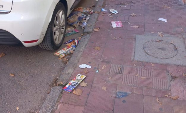 Vecinos de la calle Gabriel Miró solicitan al Ayuntamiento de La Línea más limpieza