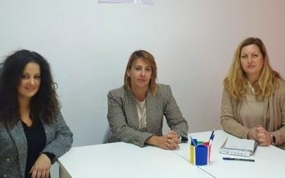 Fundación Secretariado Gitano presenta a Zuleica Molina un programa para la integración sociolaboral de las mujeres gitanas