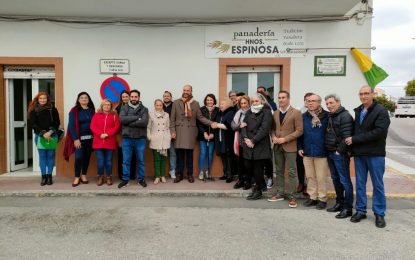 El Ayuntamiento de Los Barrios reconoce a la panadería Espinosa por sus 90 años de trabajo y excelente servicio al pueblo de Los Barrios