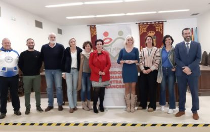 Apron y el Club Marítimo Linense presentan al Ayuntamiento la nueva categoría de remo para pacientes y supervivientes de cáncer de mama