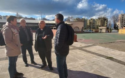 Gemma Araujo: «El Ayuntamiento y la Junta de Andalucía tienen completamente abandonada la barriada de Bellavista»
