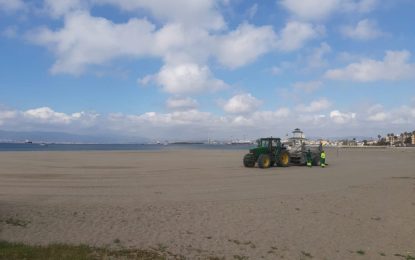 Playas refuerza los servicios de mantenimiento y limpieza en las zonas de litoral