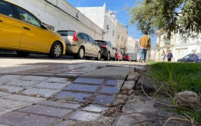 Daniel Perea denuncia el estado de “abandono palpable” del acerado en las calles de Los Barrios