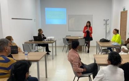 Personal del Centro de Información a la Mujer imparte un taller sobre igualdad y prevención de la violencia de género solicitado por Fakali