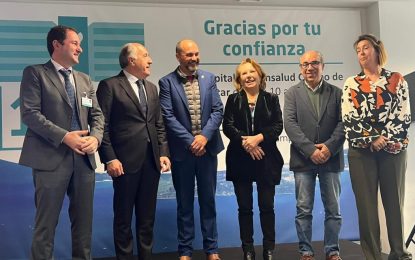 Alconchel y Gómez visitan el hospital Quirón Campo de Gibraltar en el décimo aniversario de su inauguración