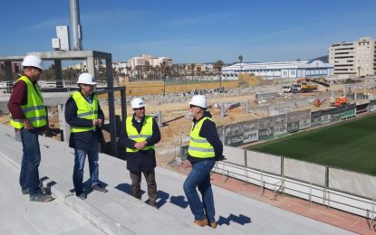El alcalde ha supervisado el avance de las obras de estadio municipal