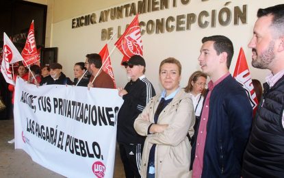 El PSOE de La Línea acompaña a los trabajadores del servicio de limpieza de los colegios de la Línea en sus reivindicaciones
