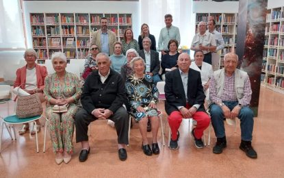 La Biblioteca celebra un acto de reconocimiento a sus lectores más veteranos con un de recuerdo a Juan Macías Simavilla