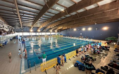 La piscina cubierta acoge celebra este fin de semana el IV Trofeo Natación ‘Villa de Los Barrios’