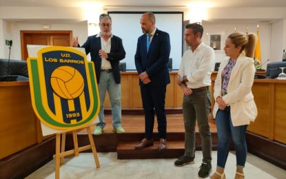 Presentada la nueva imagen de la UD Los Barrios y la camiseta conmemorativa del 30 aniversario de la unión de los dos clubes barreños