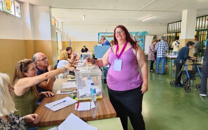 Cristina Sanz, de Podemos, votó en el Colegio San Felipe