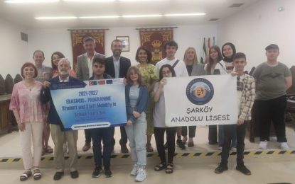 El alcalde recibe a estudiantes de Turquía de visita en la ciudad dentro del programa Erasmus