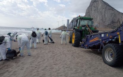 Detectados restos de procedencia desconocida en las playas de Levante y Santa Bárbara