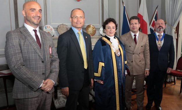Fabián Picardo felicita a Carmen Gómez y Nicky Guerrero por sus investiduras como Alcaldesa y Teniente de Alcalde de Gibraltar