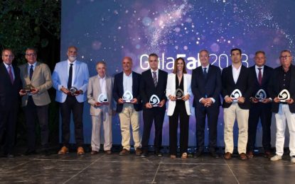 El Ayuntamiento de La Línea de la Concepción, galardonado con uno de los premios de la Federación Andaluza de Baloncesto por su colaboración durante el año 2023