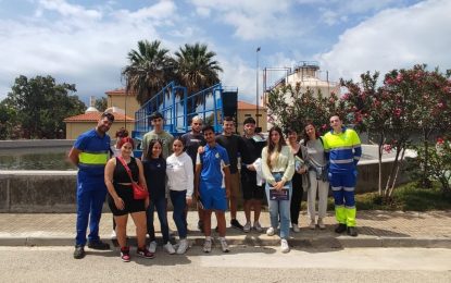 Estudiantes del grado de Planta Química del IES Mediterráneo visitan la depuradora de La Línea