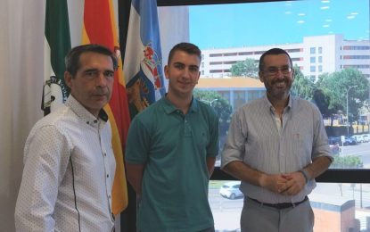 El alcalde recibe a Carlos Carrión Claro, alumno linense merecedor del Premio Extraordinario de Bachillerato