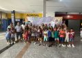 Gallego y Silva dan la bienvenida a los niños saharauis del programa “Vacaciones en Paz” que hoy visitan el centro Bahía Plaza