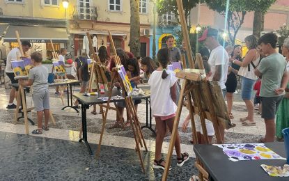 Unos cien menores participaron en el taller de Reiniciarte organizado en la Plaza Fariñas dentro de las actividades de la Noche en Blanco
