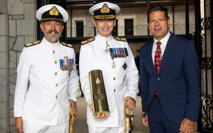 Las Fuerzas Armadas Británicas en Gibraltar celebran con salvas el primer aniversario del ascenso al trono del Rey