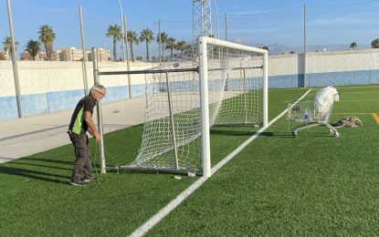 Deportes continúa realizando trabajos de mejoras en los campos de fútbol municipales