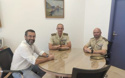 El alcalde ha recibido al Teniente Coronel Martín Gallego que cesa como Jefe del Grupo de Artillería Antiaérea 174