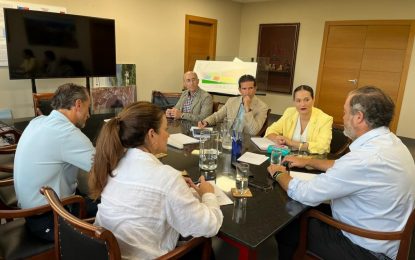 Lobato se interesa por los avances de los proyectos urbanísticos de Guadacorte, S.A. para el municipio