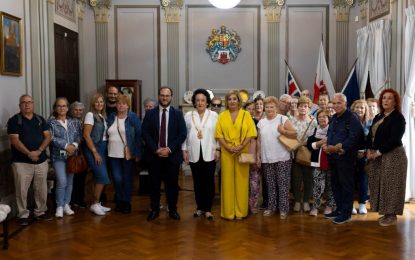 Visita del alcalde y un grupo de mayores de Castellar de la Frontera a Gibraltar