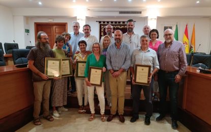 Alconchel y Álvarez homenajean a dos profesores de Secundaria y tres profesoras de Primaria por su reciente jubilación