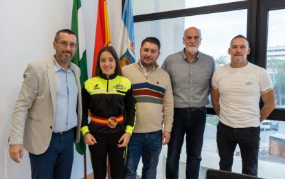 El alcalde recibe a Yaiza Morente, campeona de España de boxeo y kickboxing