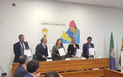La consejera Carmen Crespo rubrica el acuerdo para la dotación del tratamiento terciario a la depuradora de La Línea