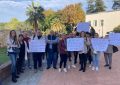 CCOO, UGT y el Comité de Empresa se concentran en la puerta del Ayuntamiento de La Línea contra la privatización de la Residencia Tiempo Libre