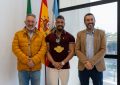 El alcalde ha recibido a Cristian Crespo, linense que representará a España en el Campeonato del Mundo de Bodybuilding