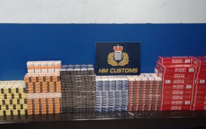 Detenidos dos ciudadanos españoles a los que se descubrió con 20.000 cigarrillos de contrabando
