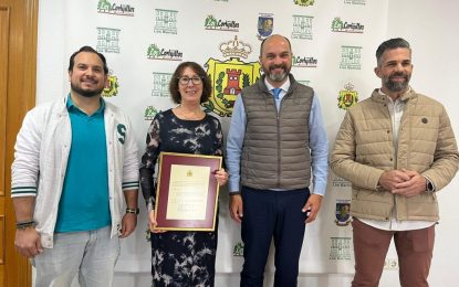 El Ayuntamiento homenajea a María Antonia Jiménez Correro, personal del CEIP ‘Maestro Juan González’, por su reciente jubilación