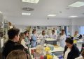 El Hospital de La Línea recibe a 49 estudiantes del ciclo de Farmacia y Parafarmacia del Colegio San José Virgen de La Palma de Algeciras