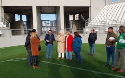 El alcalde acompaña a la delegada del Gobierno de la Junta en Cádiz a visitar el Estadio de Fútbol