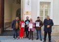 La Mesa de Trabajo por La Línea entrega 3.300 firmas por la Residencia de ancianos de Diputación