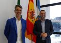 El alcalde recibe al linense Nacho González que representará a España en el campeonato mundial de pádel veterano