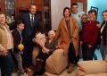 El alcalde felicita a Ángeles García, vecina de La Línea que acaba de cumplir 101 años