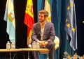 El alcalde felicita al linense Julián Fernández por  un premio a la innovación otorgado a su empresa, Fossa Systems