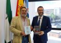 El alcalde recibe al linense, Juan Enrique Puche, exmilitar y autor de varios libros