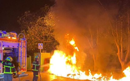 El Ayuntamiento condena la quema de cinco contenedores de basura en Los Barrios durante la pasada madrugada