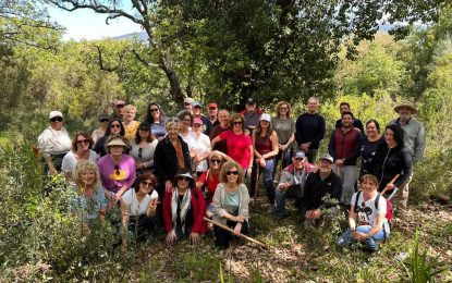 70 alumnos y alumnas del centro de Educación de Adultos de Los Barrios participan en una reforestación  en El Palancar