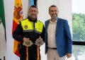 El alcalde felicita al policía local Miguel Ángel Pozuelo, medallas de oro y plata en el campeonato internacional de fisioculturismo Hércules Olympia