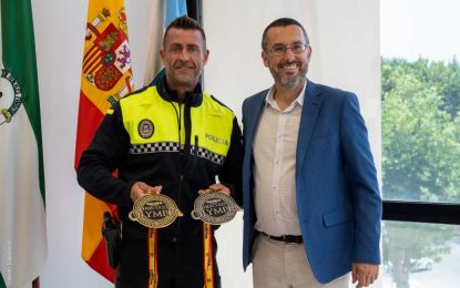 El alcalde felicita al policía local Miguel Ángel Pozuelo, medallas de oro y plata en el campeonato internacional de fisioculturismo Hércules Olympia