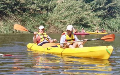 Turismo celebra Día Europeo de los Parque Naturales con una ruta en kayak por el río Palmones