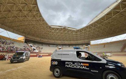 Exhibición de medios de Policía Local y Nacional y Guardia Civil en La Montera, dentro de la Semana Mágica de ‘Por Una Sonrisa’