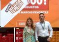 La concejal de Fiestas agradece la colaboración de Carrefour y Socibus con entrega de caramelos y auriculares durante la cabalgata de feria