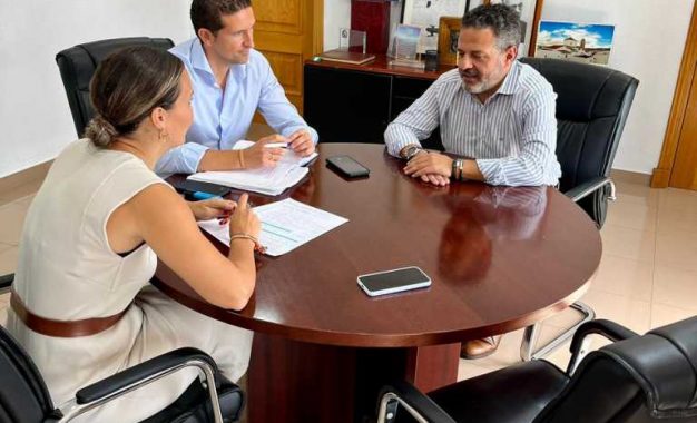 El Ayuntamiento de Los Barrios y Carrefour coordinan sus planes de desarrollo para el parque comercial de Palmones